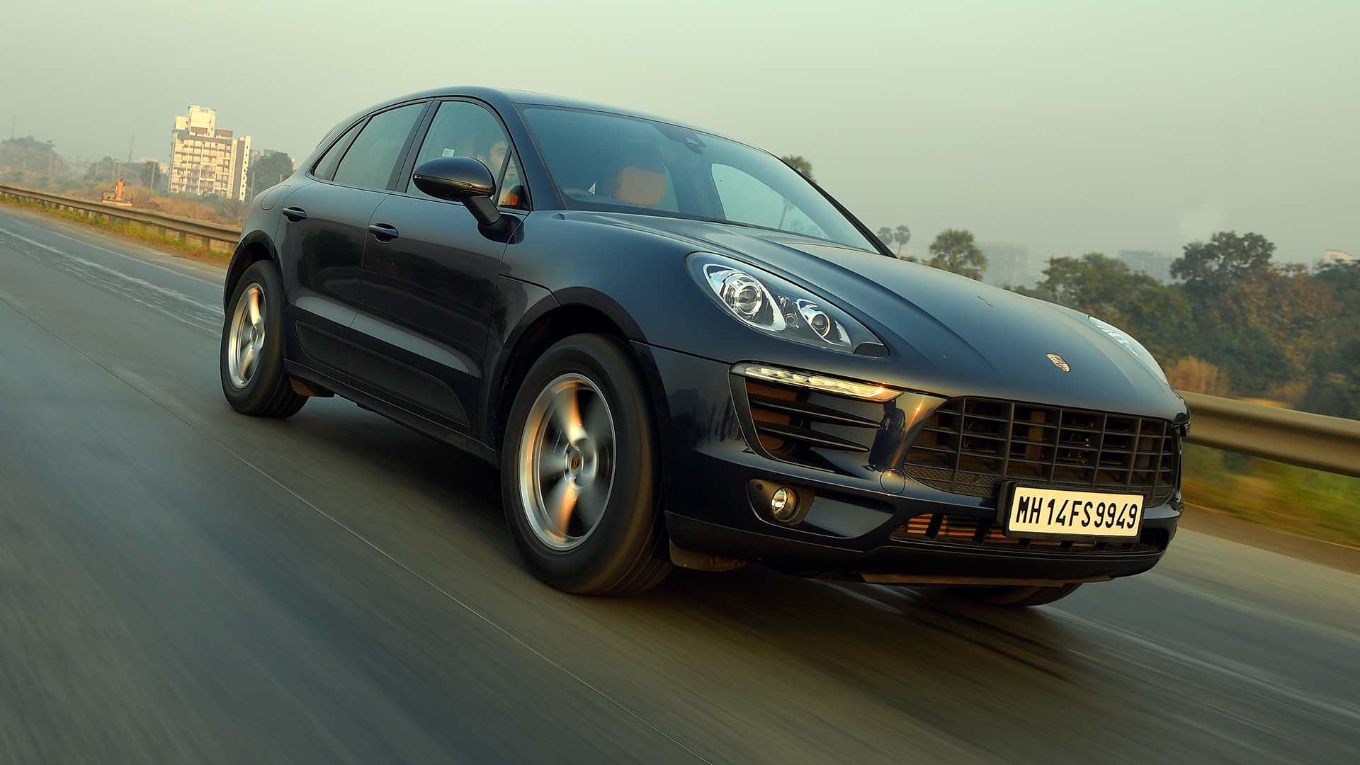 Porsche Macan 2016 R4 Exterior